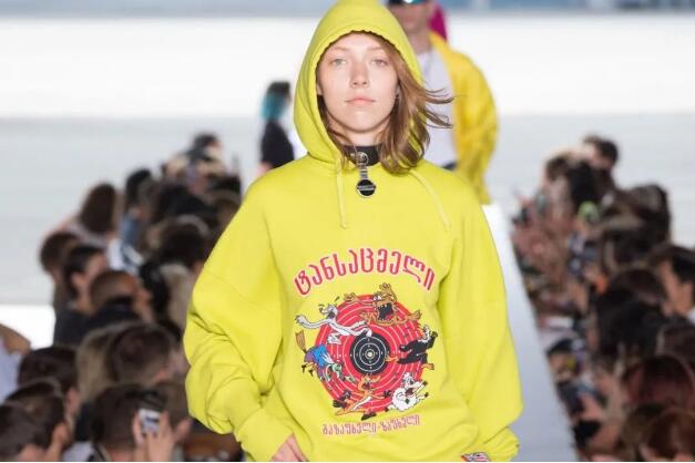 Vetements 2019SS AR 增強現實技術衛衣